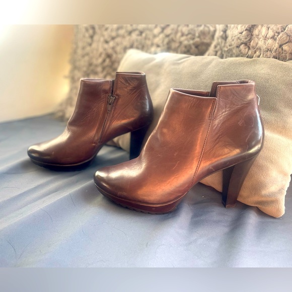 Paul Green brown leather booties. - Picture 1 of 6